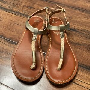 Roxy sandals brown and gold side buckle size